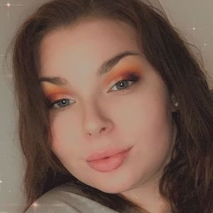 Meet your Posher, Cassandra